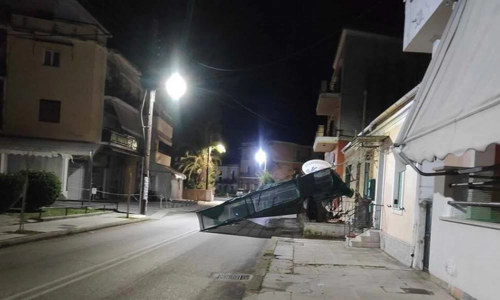 Κέρκυρα: Θυελλώδεις άνεμοι παρέσυραν σκαλωσιά (εικόνες)